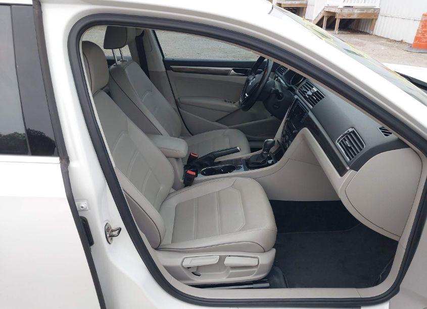 Photo 5 of 2018 Volkswagen Passat 2.0T SE (VIN 1VWBA7A35JC001200)