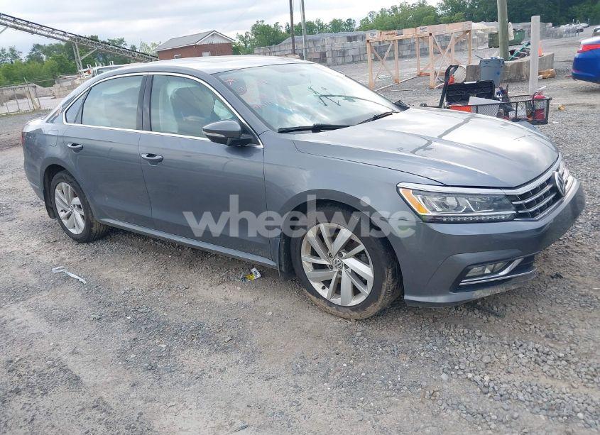 2018 Volkswagen Passat 2.0T SE (VIN 1VWBA7A35JC011922) main photo