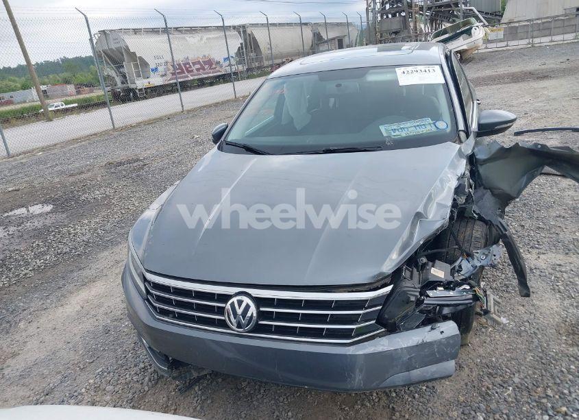 Photo 13 of 2018 Volkswagen Passat 2.0T SE (VIN 1VWBA7A35JC011922)