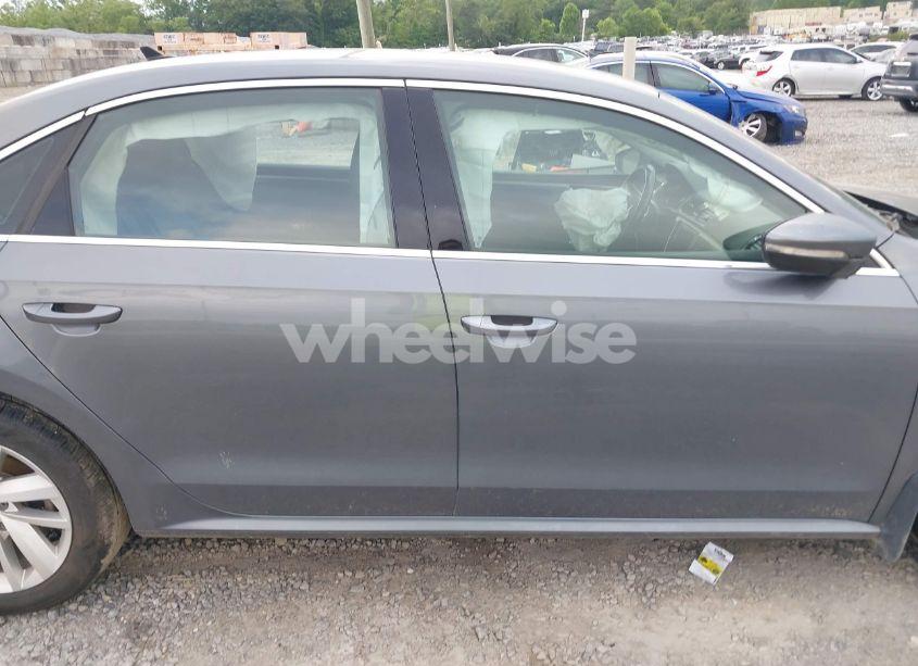 Photo 14 of 2018 Volkswagen Passat 2.0T SE (VIN 1VWBA7A35JC011922)