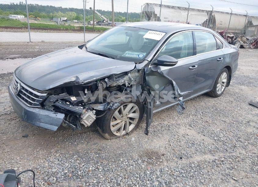 Photo 2 of 2018 Volkswagen Passat 2.0T SE (VIN 1VWBA7A35JC011922)