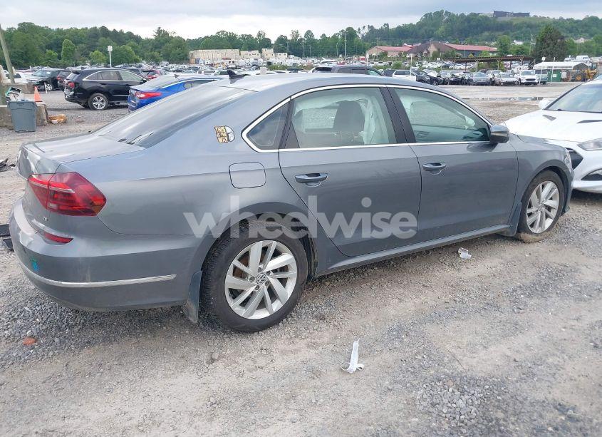 Photo 4 of 2018 Volkswagen Passat 2.0T SE (VIN 1VWBA7A35JC011922)