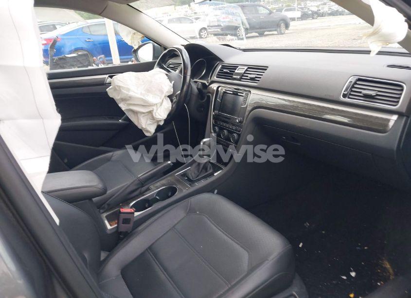 Photo 5 of 2018 Volkswagen Passat 2.0T SE (VIN 1VWBA7A35JC011922)