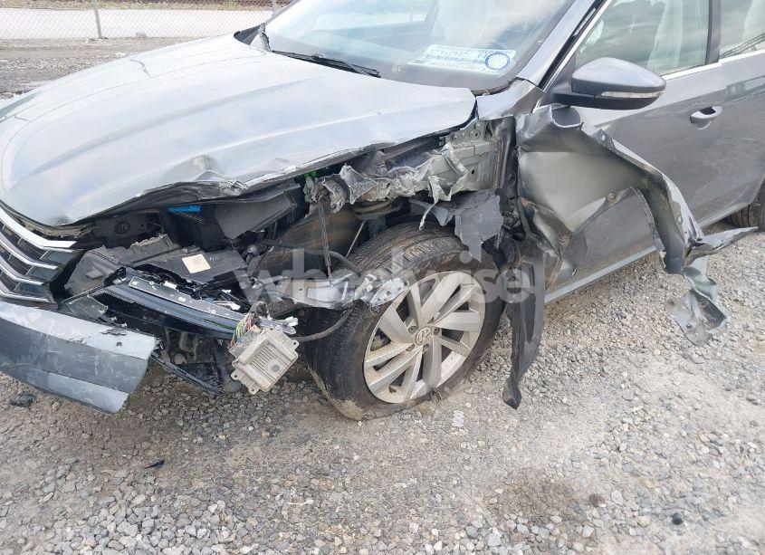 Photo 6 of 2018 Volkswagen Passat 2.0T SE (VIN 1VWBA7A35JC011922)