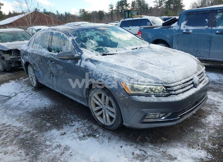 2018 Volkswagen Passat 2.0T SE (VIN 1VWBA7A35JC031071) main photo