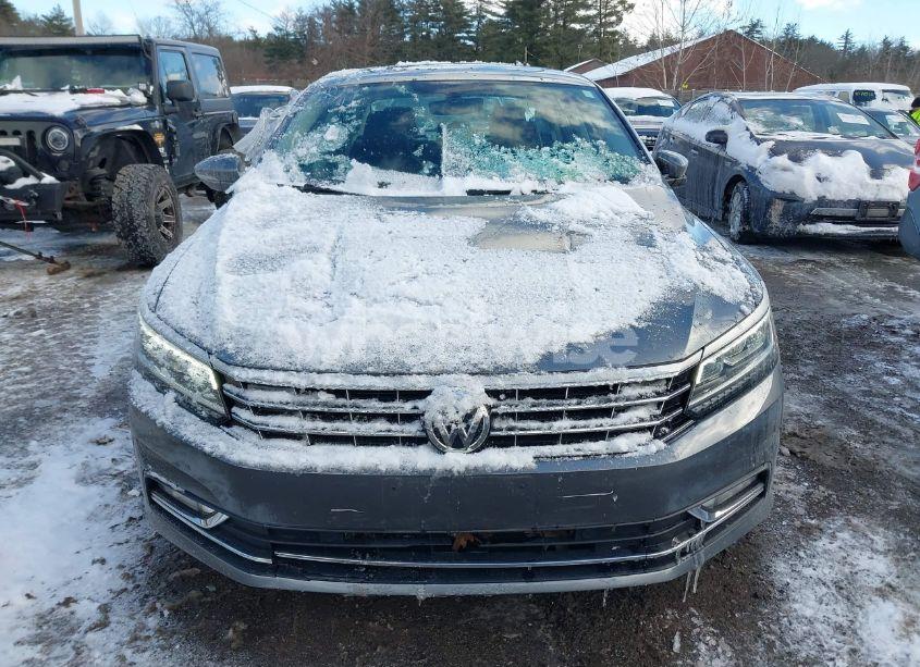 Photo 13 of 2018 Volkswagen Passat 2.0T SE (VIN 1VWBA7A35JC031071)