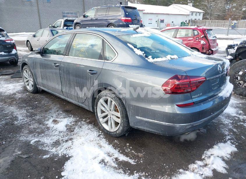 Photo 3 of 2018 Volkswagen Passat 2.0T SE (VIN 1VWBA7A35JC031071)