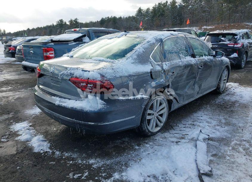 Photo 4 of 2018 Volkswagen Passat 2.0T SE (VIN 1VWBA7A35JC031071)