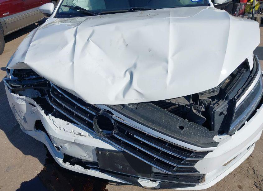 Photo 12 of 2018 Volkswagen Passat 2.0T SE (VIN 1VWBA7A35JC032267)