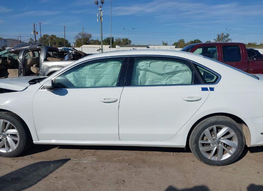 Photo 14 of 2018 Volkswagen Passat 2.0T SE (VIN 1VWBA7A35JC032267)
