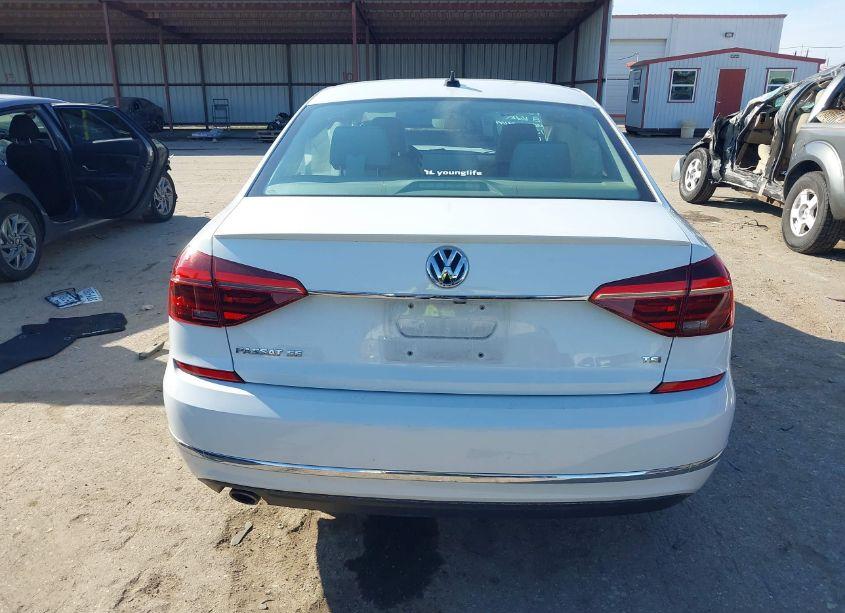 Photo 16 of 2018 Volkswagen Passat 2.0T SE (VIN 1VWBA7A35JC032267)