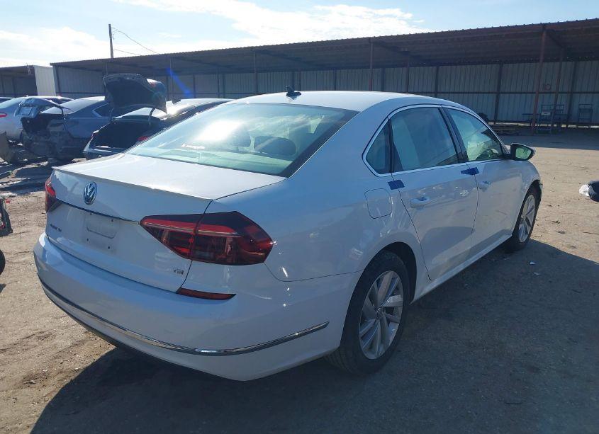 Photo 4 of 2018 Volkswagen Passat 2.0T SE (VIN 1VWBA7A35JC032267)