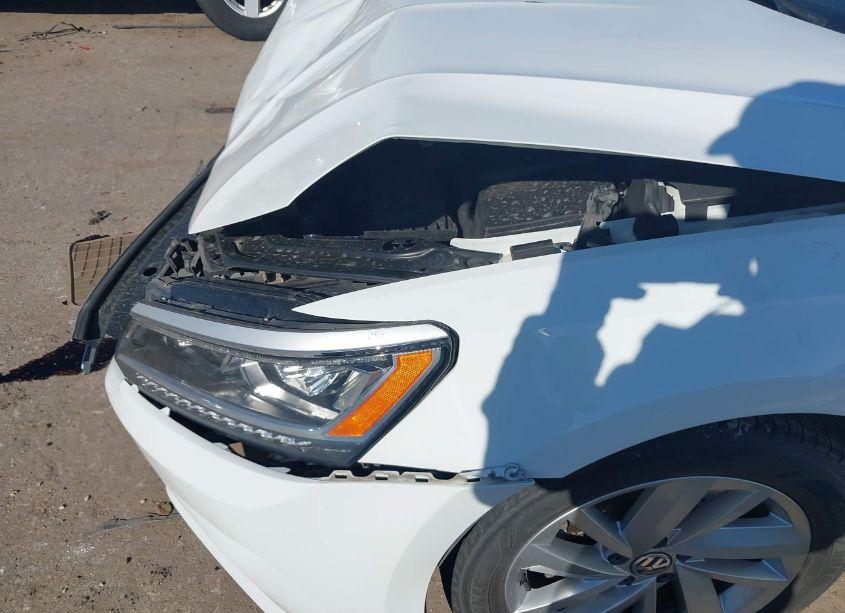 Photo 6 of 2018 Volkswagen Passat 2.0T SE (VIN 1VWBA7A35JC032267)