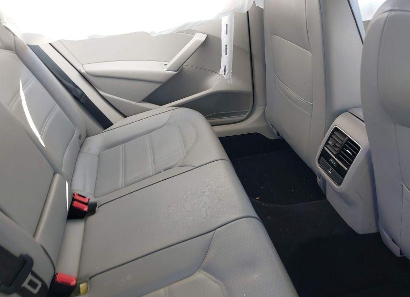 Photo 8 of 2018 Volkswagen Passat 2.0T SE (VIN 1VWBA7A35JC032267)