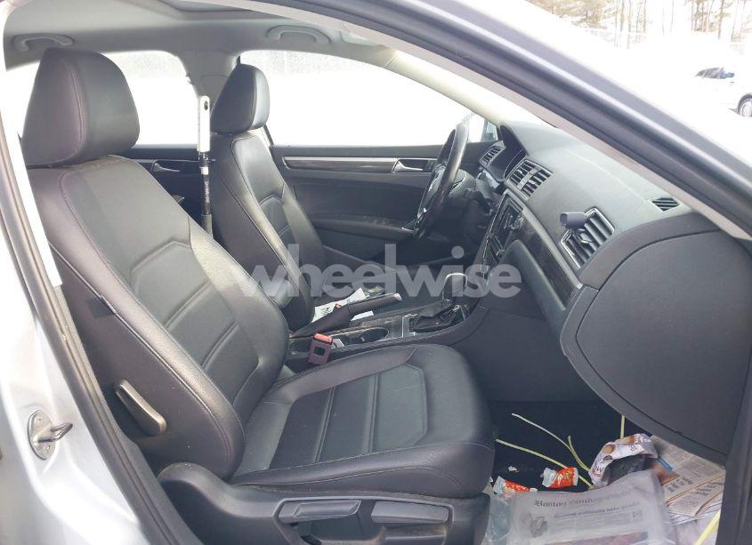 Photo 5 of 2018 Volkswagen Passat 2.0T SE (VIN 1VWBA7A36JC005949)