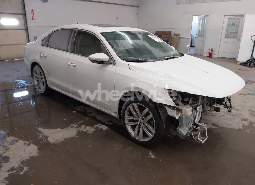 2018 Volkswagen Passat 2.0T SE (VIN 1VWBA7A36JC017146) main photo