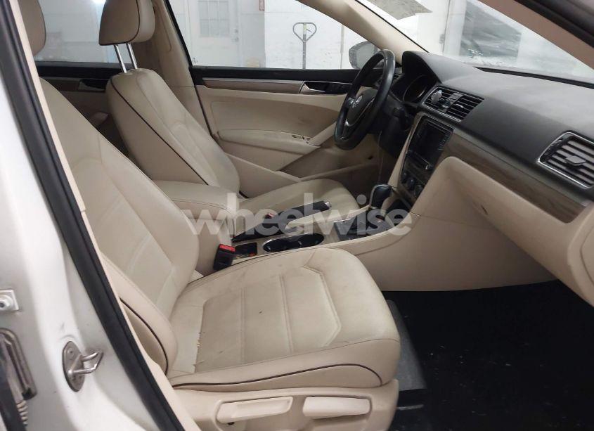 Photo 5 of 2018 Volkswagen Passat 2.0T SE (VIN 1VWBA7A36JC017146)
