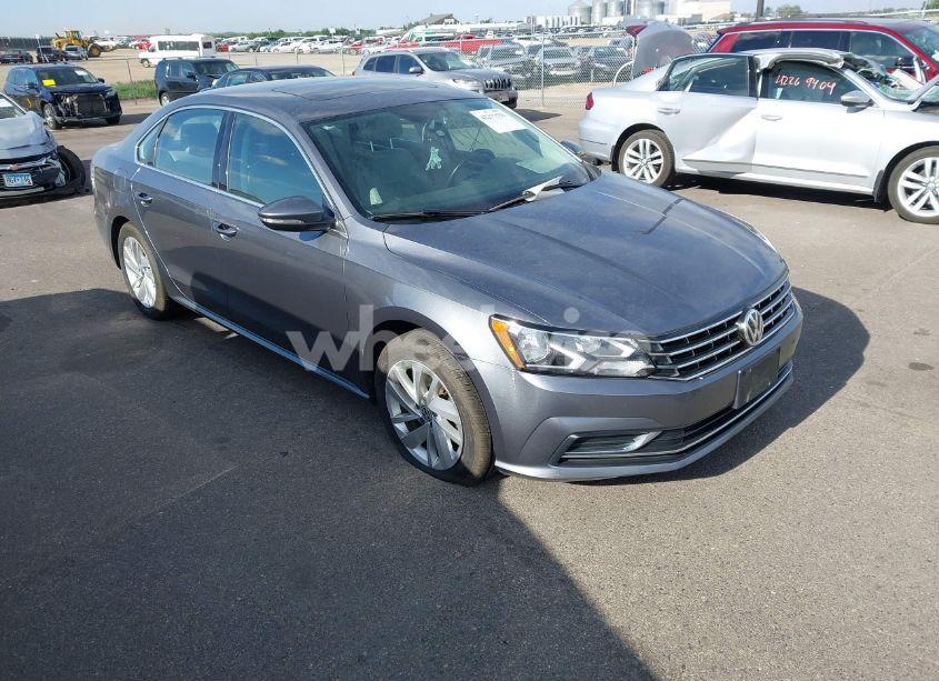 2018 Volkswagen Passat 2.0T SE (VIN 1VWBA7A36JC040815) main photo