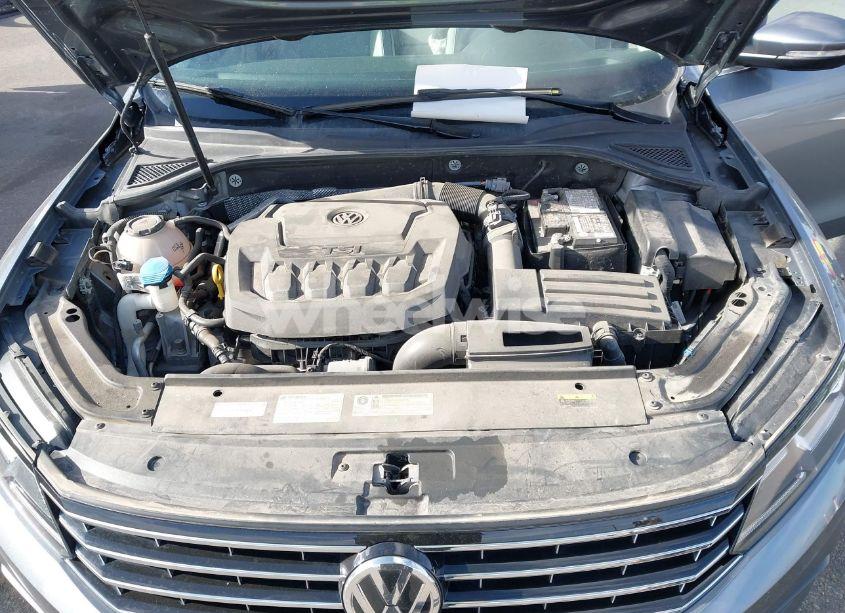 Photo 10 of 2018 Volkswagen Passat 2.0T SE (VIN 1VWBA7A36JC040815)