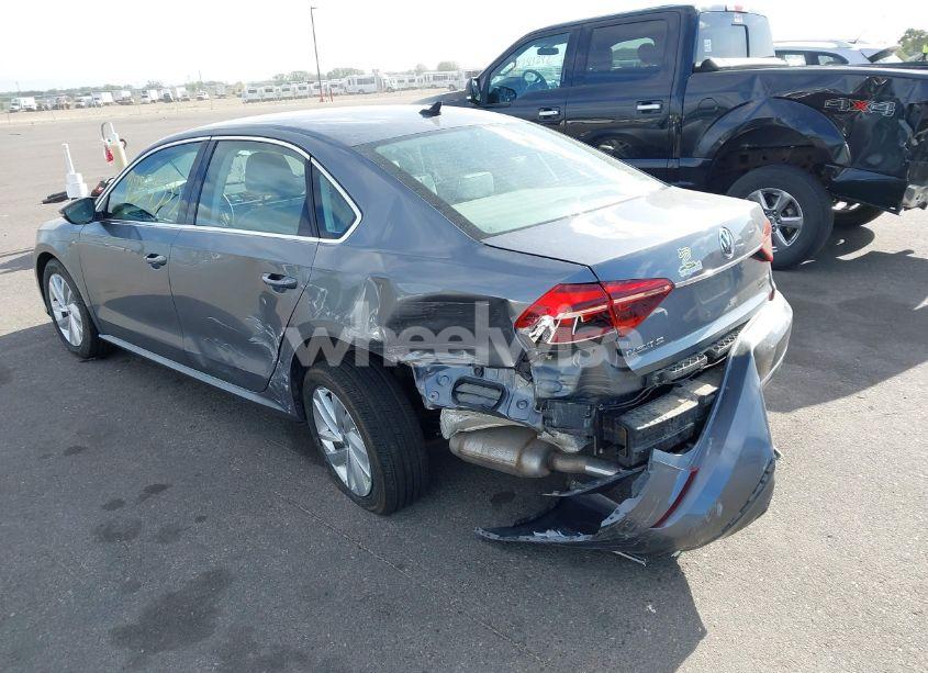 Photo 3 of 2018 Volkswagen Passat 2.0T SE (VIN 1VWBA7A36JC040815)