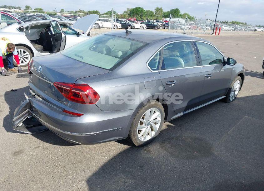 Photo 4 of 2018 Volkswagen Passat 2.0T SE (VIN 1VWBA7A36JC040815)