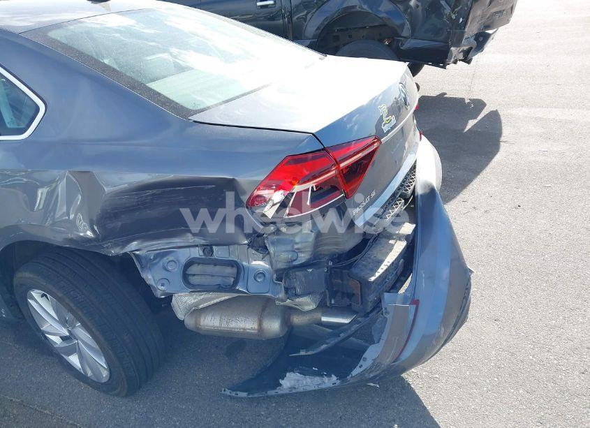 Photo 6 of 2018 Volkswagen Passat 2.0T SE (VIN 1VWBA7A36JC040815)