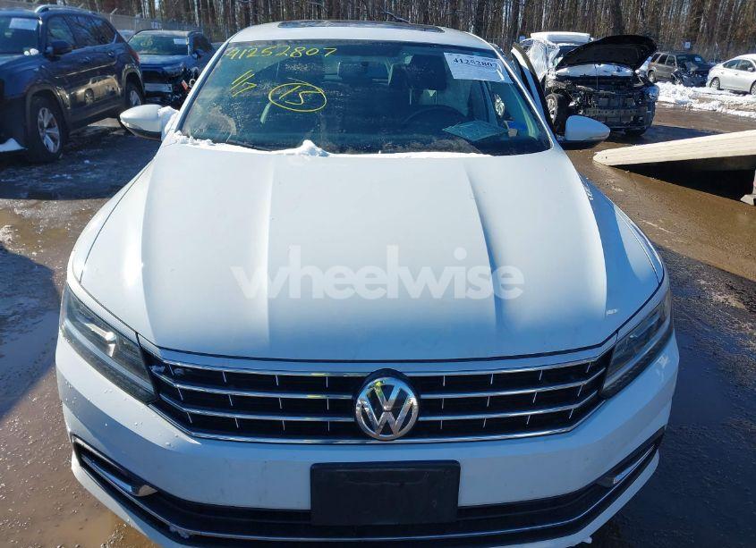 Photo 12 of 2018 Volkswagen Passat 2.0T SE (VIN 1VWBA7A36JC050177)