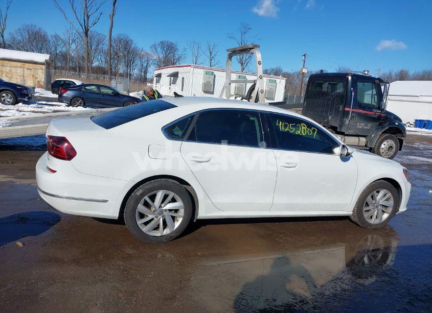 Photo 13 of 2018 Volkswagen Passat 2.0T SE (VIN 1VWBA7A36JC050177)