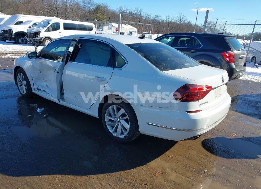 Photo 3 of 2018 Volkswagen Passat 2.0T SE (VIN 1VWBA7A36JC050177)