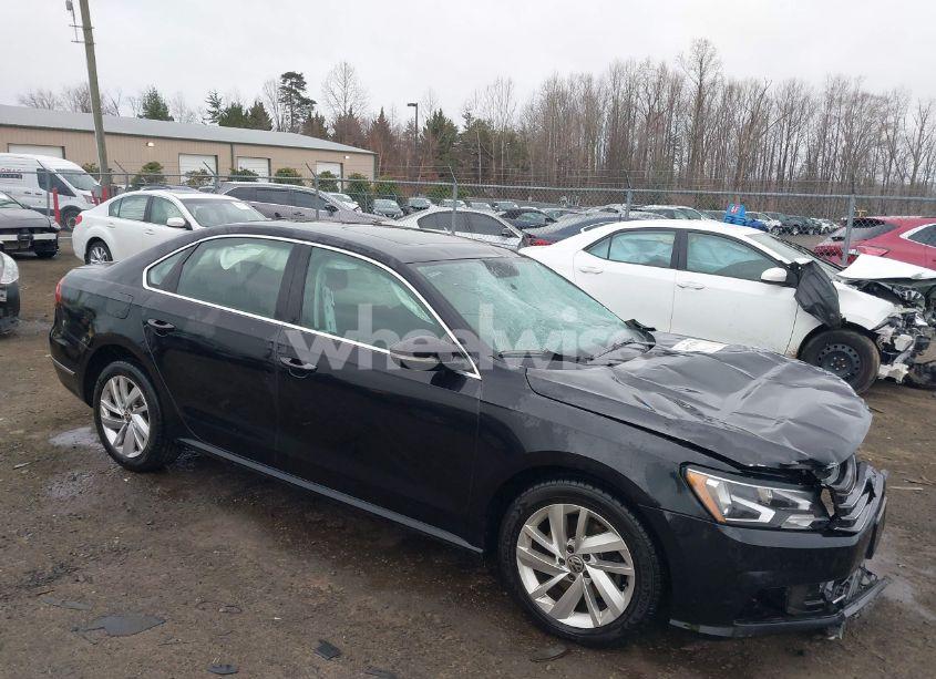 2018 Volkswagen Passat 2.0T SE (VIN 1VWBA7A37JC006446) main photo
