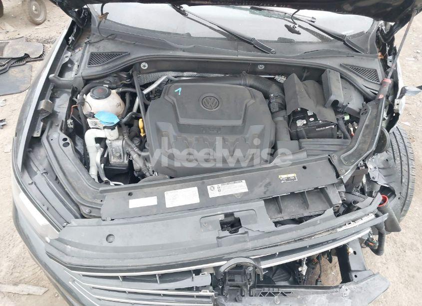 Photo 10 of 2018 Volkswagen Passat 2.0T SE (VIN 1VWBA7A37JC006446)