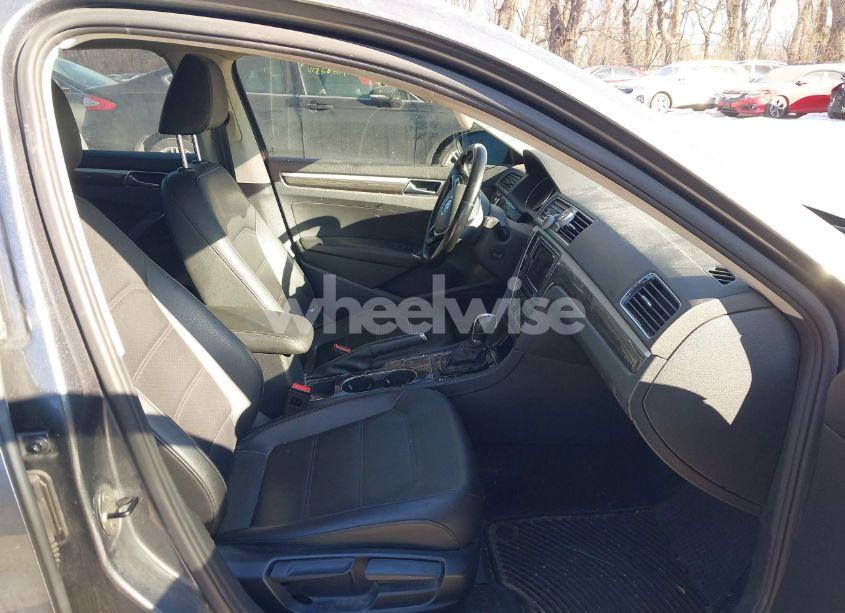 Photo 5 of 2018 Volkswagen Passat 2.0T SE (VIN 1VWBA7A37JC008536)