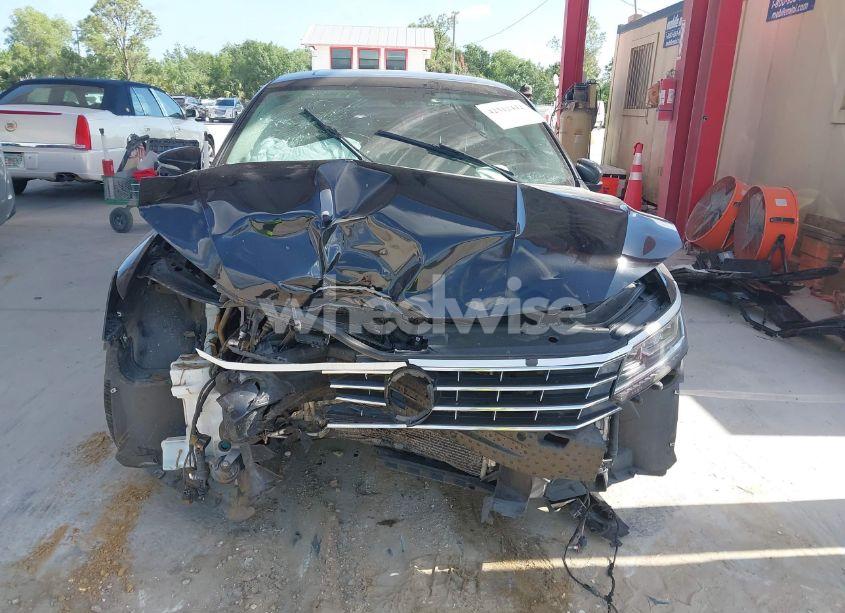 Photo 13 of 2018 Volkswagen Passat 2.0T SE (VIN 1VWBA7A37JC030407)