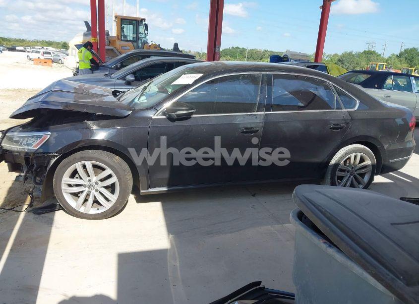 Photo 15 of 2018 Volkswagen Passat 2.0T SE (VIN 1VWBA7A37JC030407)