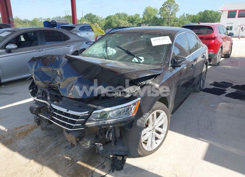 Photo 2 of 2018 Volkswagen Passat 2.0T SE (VIN 1VWBA7A37JC030407)