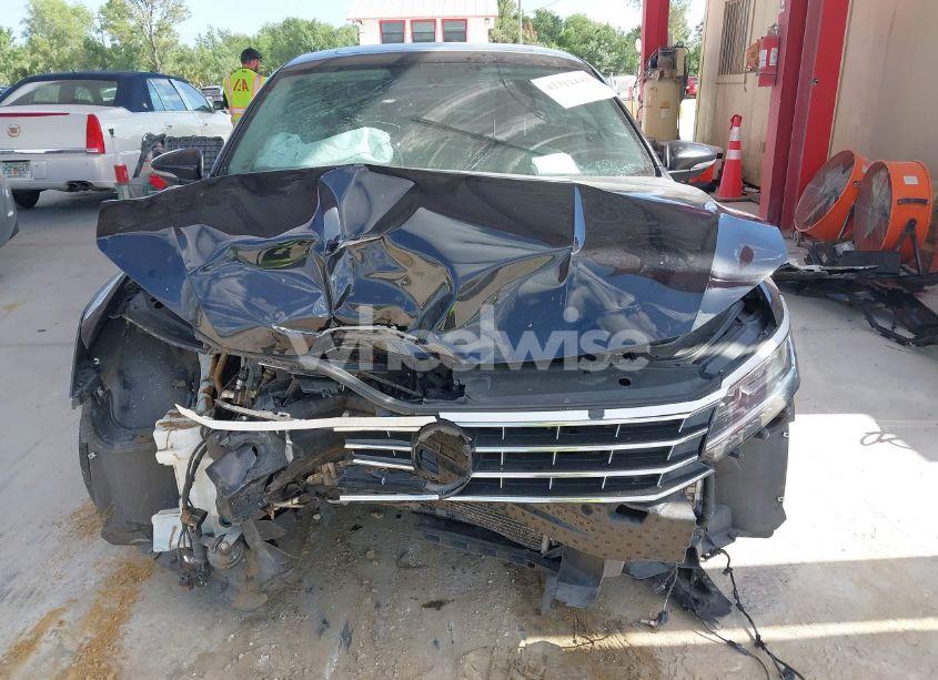 Photo 6 of 2018 Volkswagen Passat 2.0T SE (VIN 1VWBA7A37JC030407)