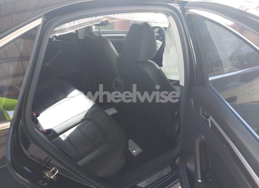 Photo 8 of 2018 Volkswagen Passat 2.0T SE (VIN 1VWBA7A37JC030407)