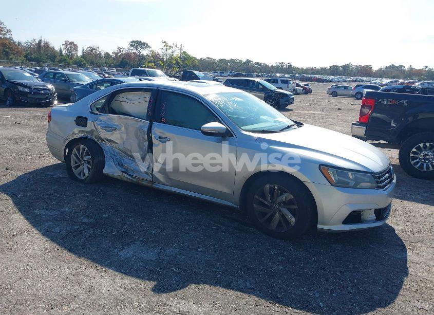 2018 Volkswagen Passat 2.0T SE (VIN 1VWBA7A38JC006083) main photo