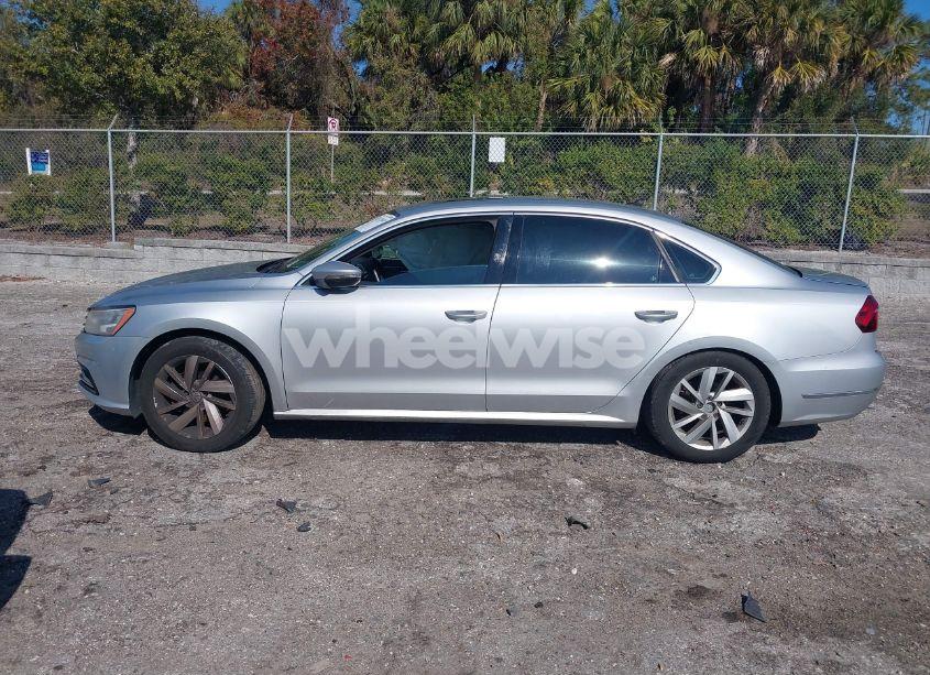 Photo 13 of 2018 Volkswagen Passat 2.0T SE (VIN 1VWBA7A38JC006083)