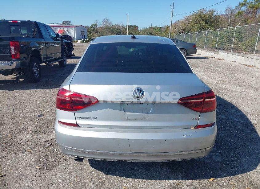 Photo 15 of 2018 Volkswagen Passat 2.0T SE (VIN 1VWBA7A38JC006083)