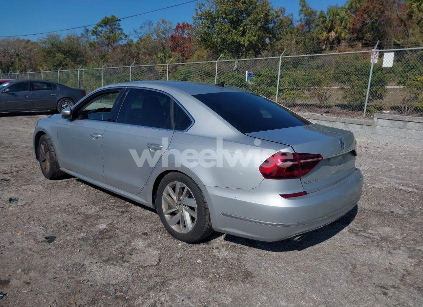 Photo 3 of 2018 Volkswagen Passat 2.0T SE (VIN 1VWBA7A38JC006083)