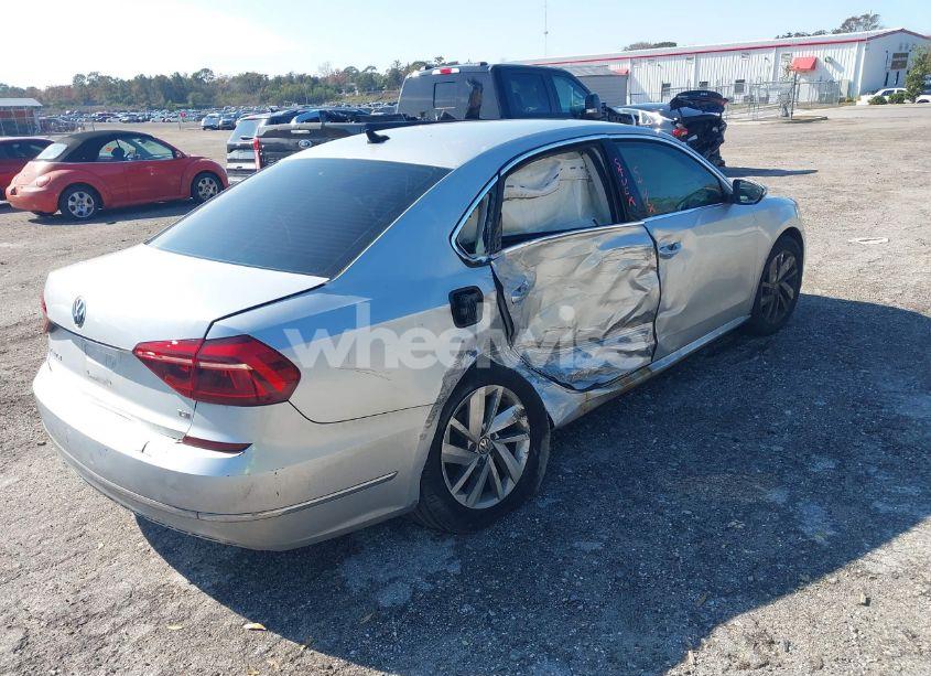 Photo 4 of 2018 Volkswagen Passat 2.0T SE (VIN 1VWBA7A38JC006083)