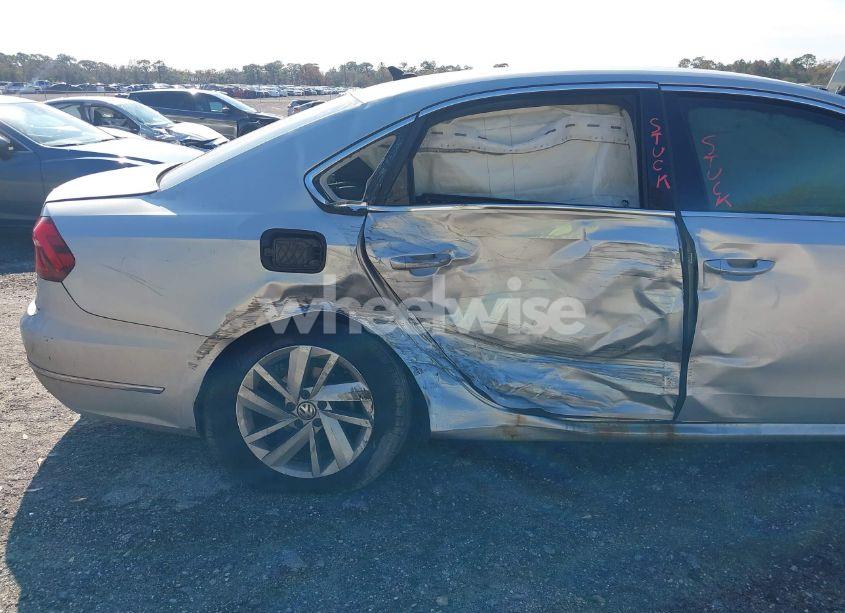 Photo 6 of 2018 Volkswagen Passat 2.0T SE (VIN 1VWBA7A38JC006083)