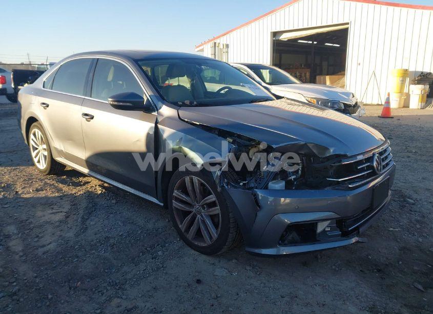 2018 Volkswagen Passat 2.0T SE (VIN 1VWBA7A38JC007086) main photo