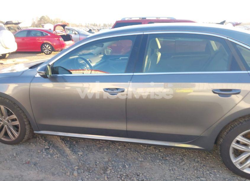 Photo 14 of 2018 Volkswagen Passat 2.0T SE (VIN 1VWBA7A38JC007086)