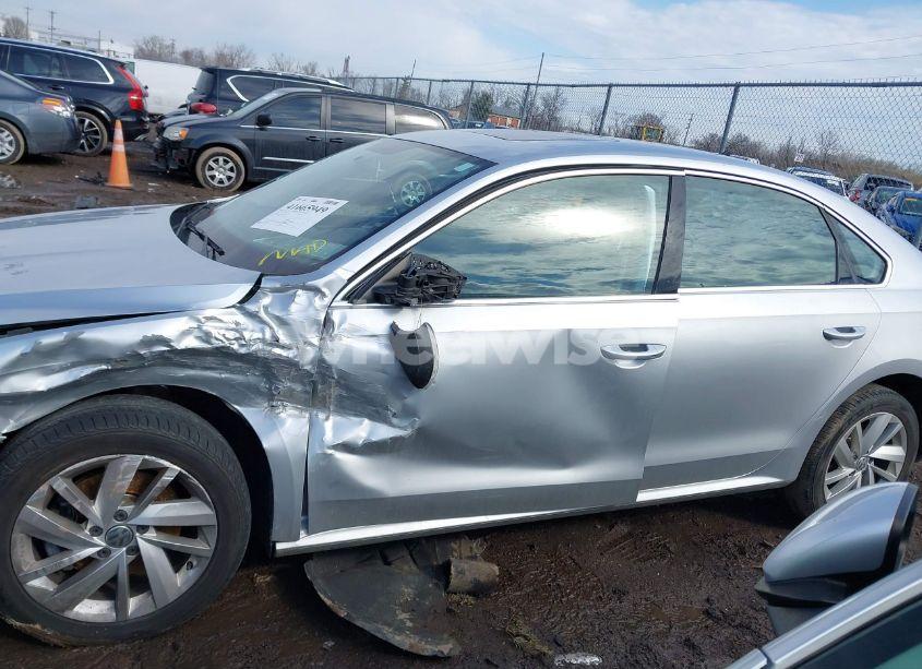 Photo 14 of 2018 Volkswagen Passat 2.0T SE (VIN 1VWBA7A38JC009419)