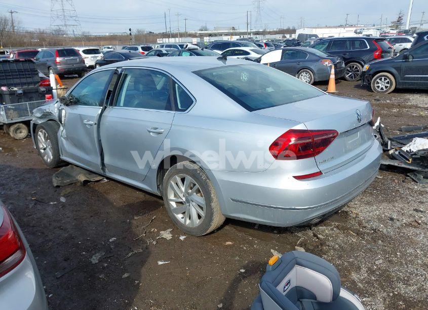 Photo 3 of 2018 Volkswagen Passat 2.0T SE (VIN 1VWBA7A38JC009419)