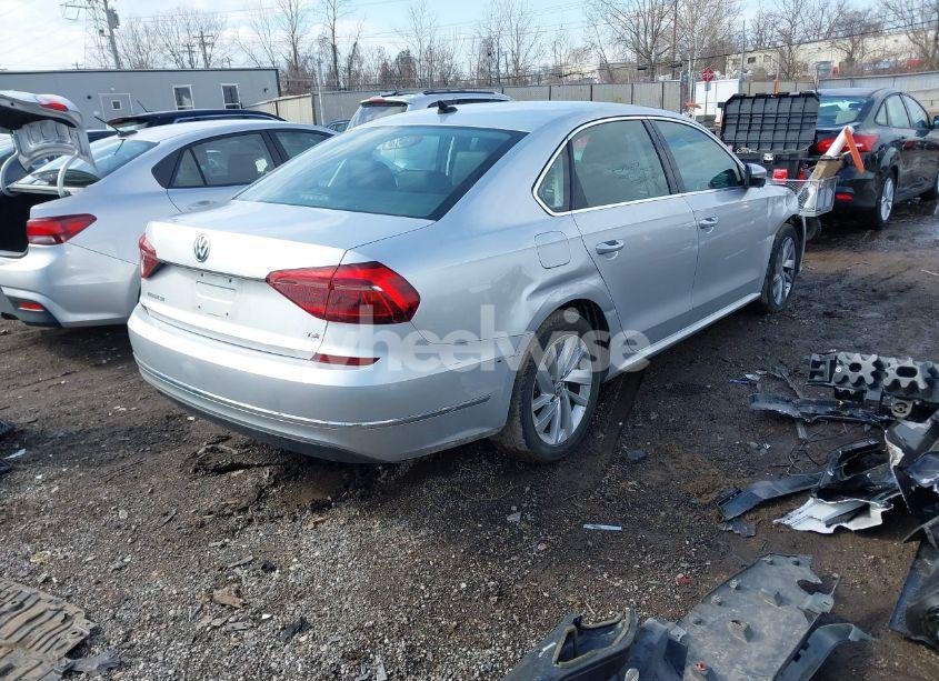 Photo 4 of 2018 Volkswagen Passat 2.0T SE (VIN 1VWBA7A38JC009419)