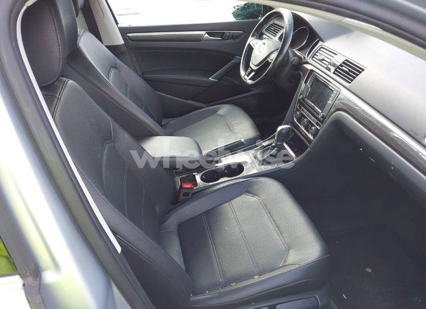 Photo 5 of 2018 Volkswagen Passat 2.0T SE (VIN 1VWBA7A38JC009419)