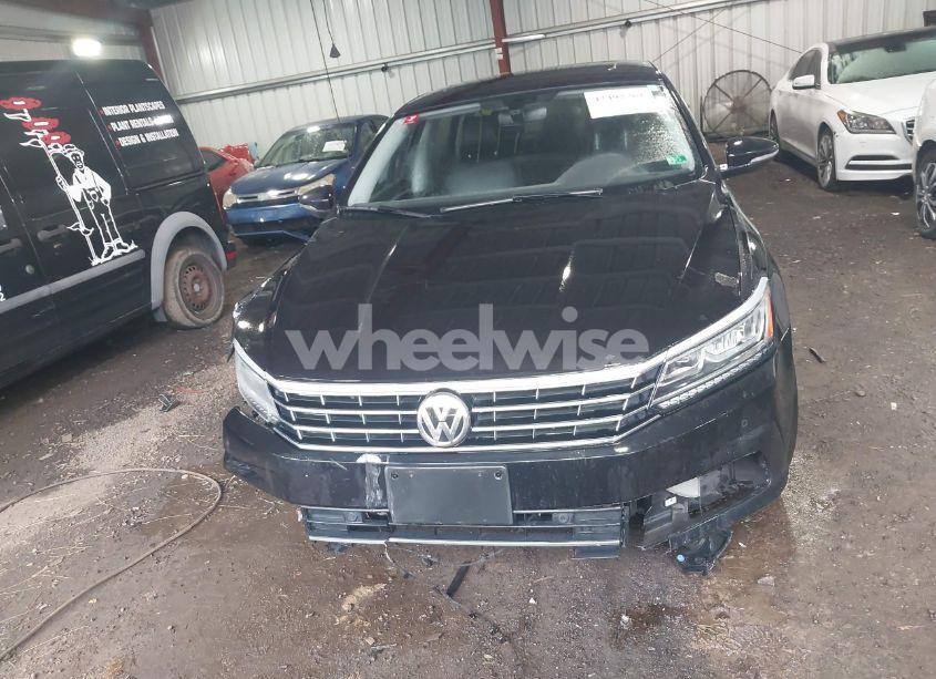 Photo 13 of 2018 Volkswagen Passat 2.0T SE (VIN 1VWBA7A38JC032988)